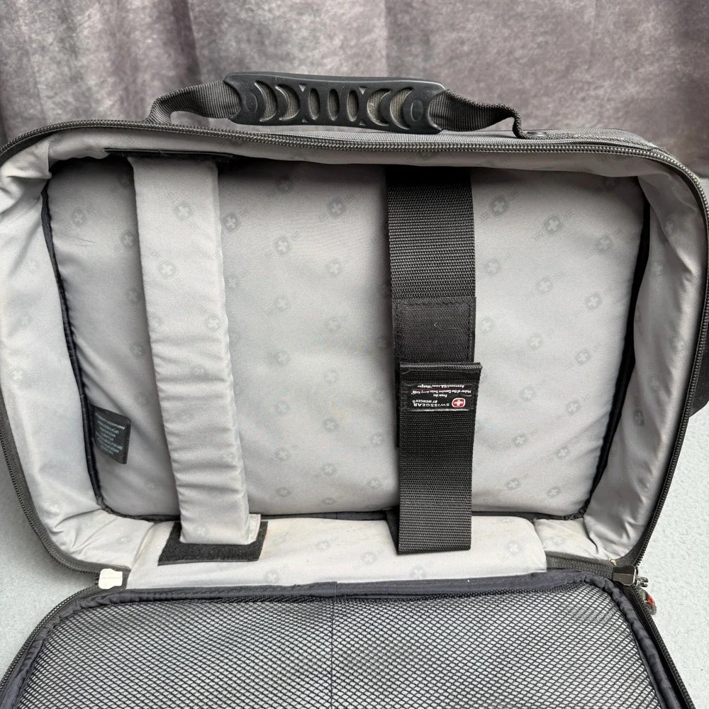 SwissGear Wenger Insight Laptop Messenger Bag Black Gray GA-7439-14 Briefcase